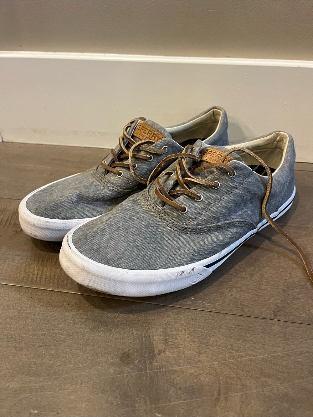 Sperry Men Gray Canvas Lace-Up Sneaker with Brown Accents